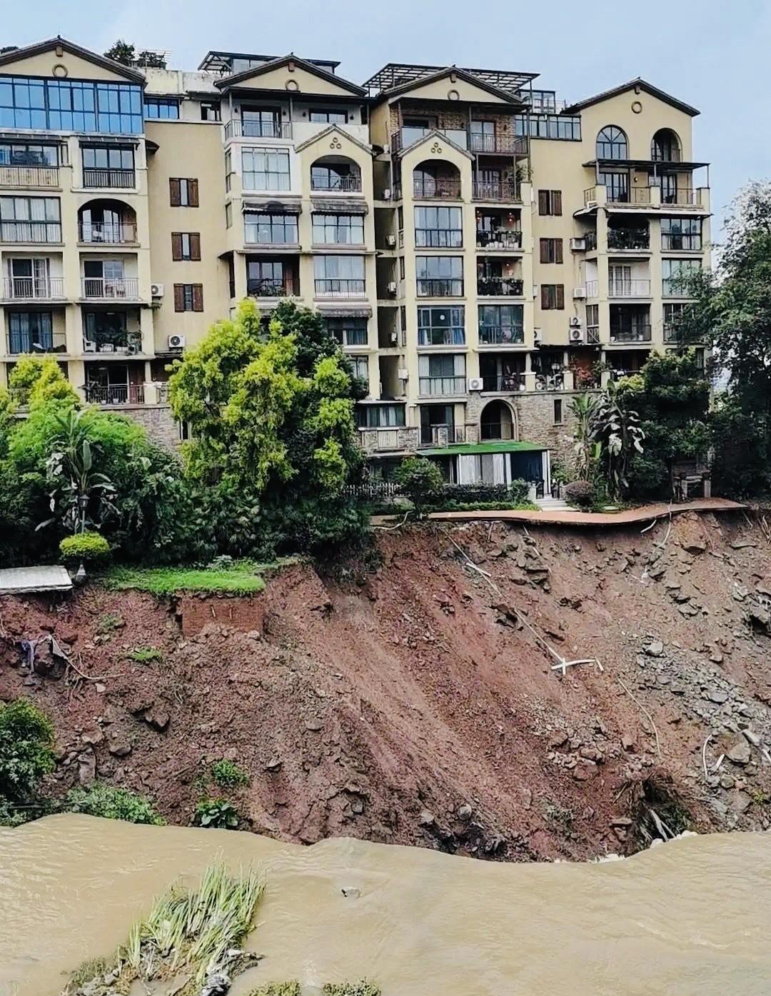 四川盆地的雨水即将歇息。这一轮重庆的暴雨确实大，不过今天小雨之后开始放晴，下周三