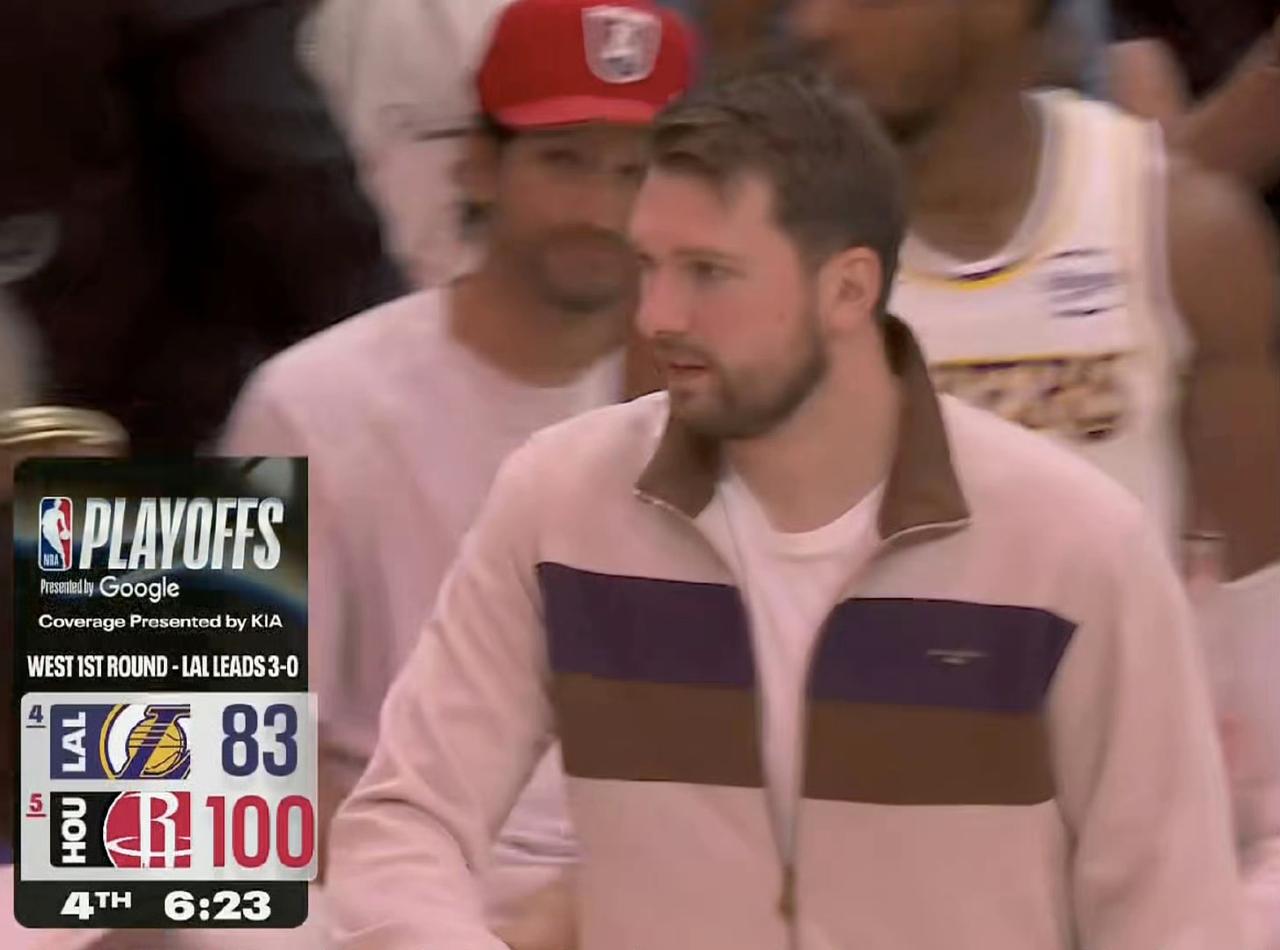 看到这个镜头，还以为东契奇要上了。穿着便衣，这场比赛没了，3-1领先还有机会