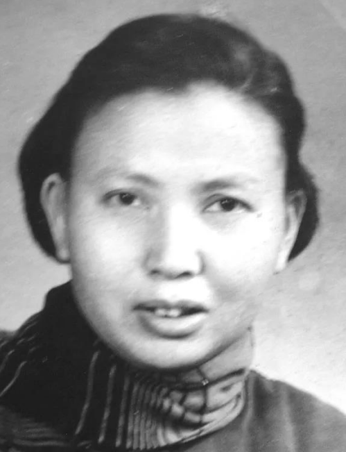1941年，21岁的女战士莫林被活埋前，敌人竟突然问：“你认识莫林吗？”，莫林一