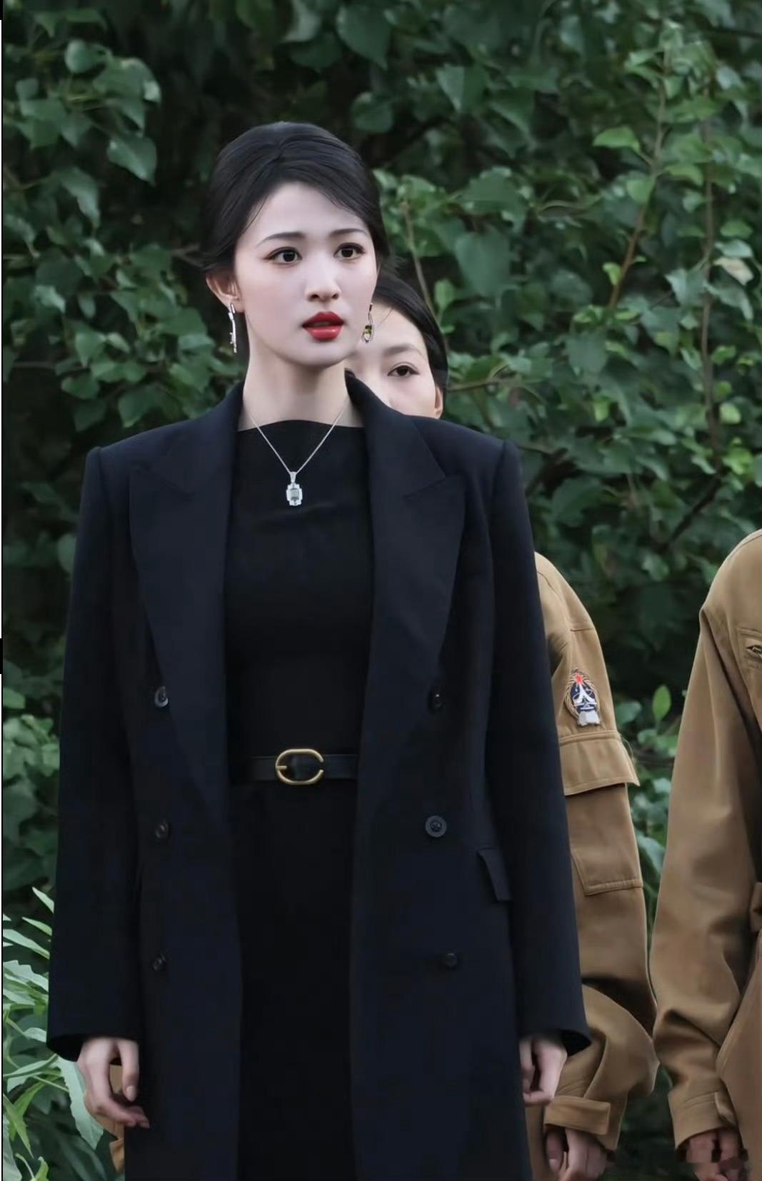 王楚然黑色旗袍王楚然给人一种穿上旗袍旗袍都变美了的感觉​​​