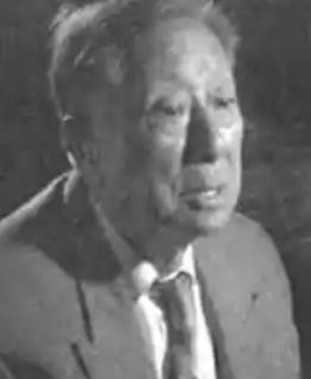 1942年，一名伪军师长派人送给粟裕一盒香烟，粟裕疑惑地打开一看，里面竟藏了一张