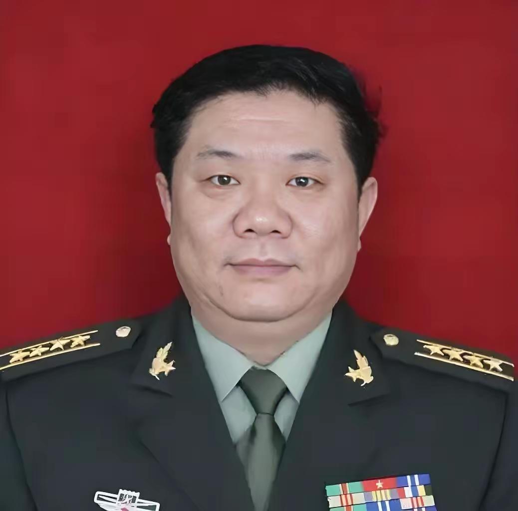 1985年的老山前线，战况惨烈得让人揪心。17岁的顾克路，瞒着家人在父亲带领下报