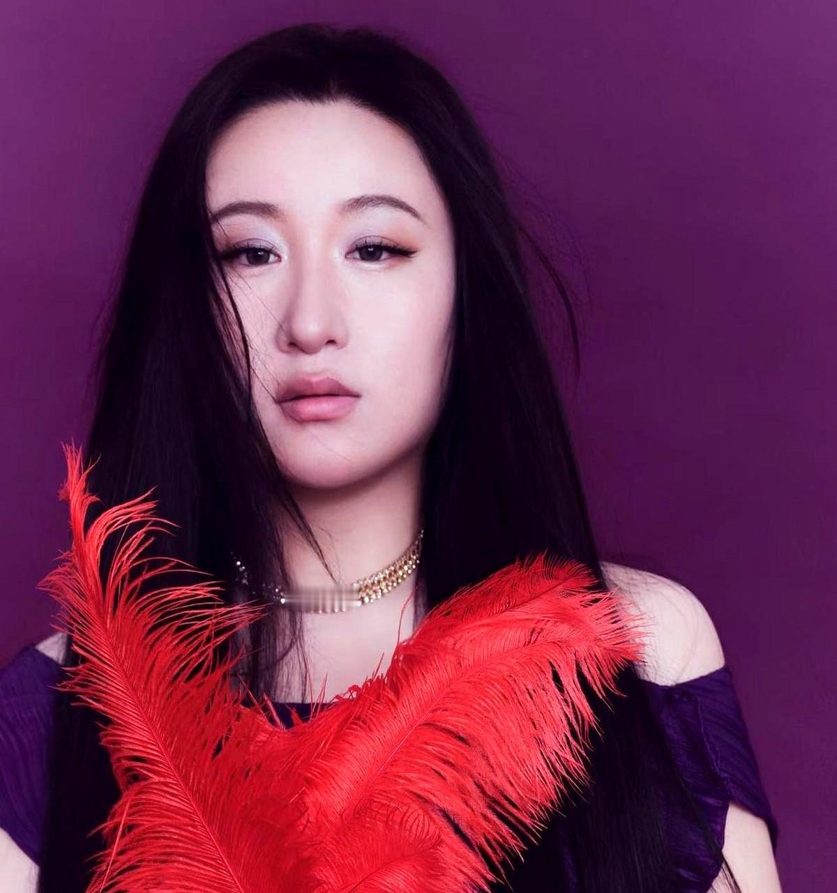 三年减掉三十斤，锤娜丽莎这回终于忍不住把真相甩网友脸上了。全网都在传她悄悄打了减肥针，逼得她亲自下场