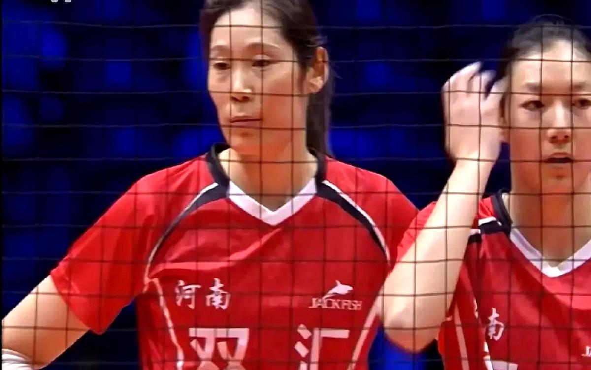 尤其是新军更是如此。河南女排被上海3比0横扫，场面看着悬殊，其实差距不在一口