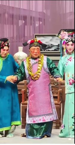 郭德纲演的是哪里的艺术呀？让人真的看不懂了，以前我觉他挺有才华的，在相声界作出了