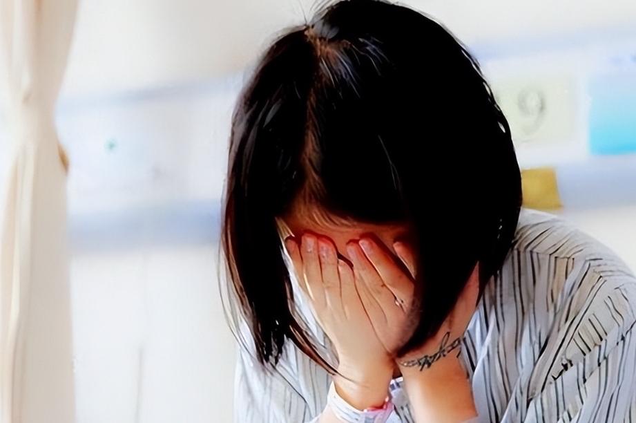“这个爹把女儿坑惨了！”重庆，31岁女子因生活不规律，常被父亲教育，双方经常发生