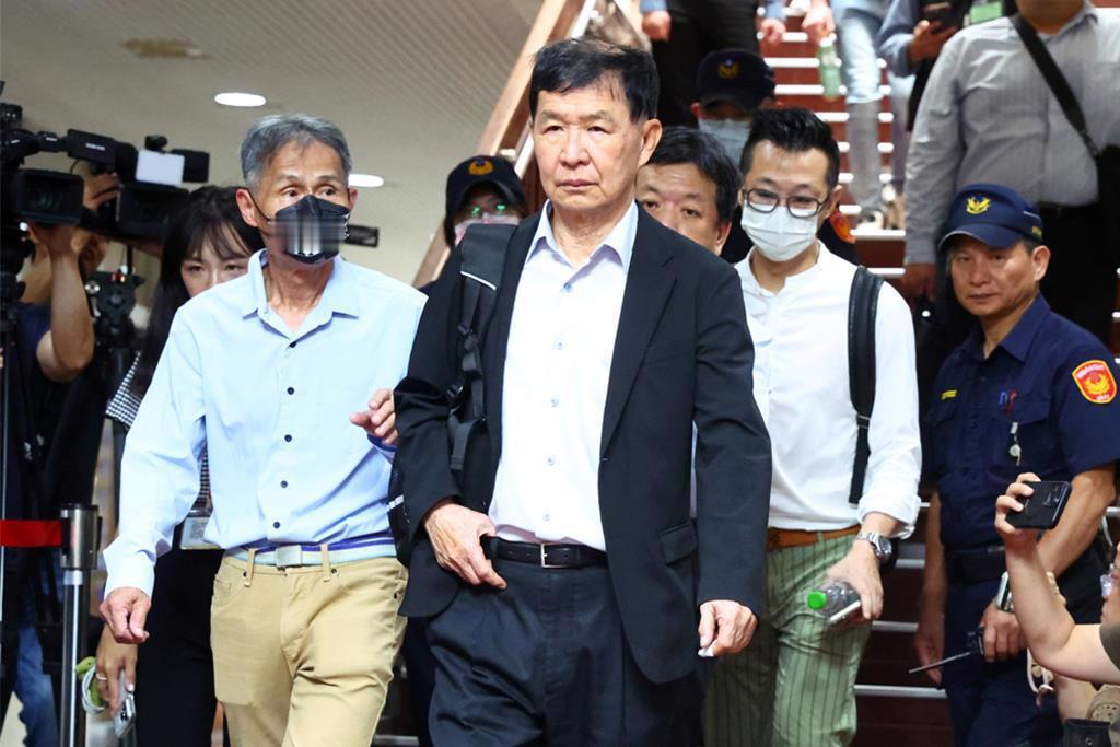 朱立伦、傅崐萁反“恶罢”当日，蓝营4县市党部遭搜索…柯文哲昔日副手彭振声妻子轻生