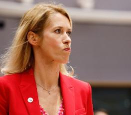 乌克兰对美国表示愤怒，美国应该要求乌克兰放弃顿巴斯地区，乌克兰不能用领土换和平，