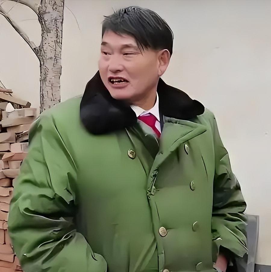 “山东一个办寿宴的老板，财大气粗地甩出8万块钱，指名道姓要请大衣哥朱之文去唱几首