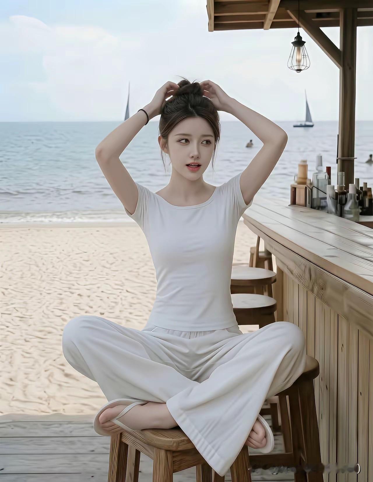 海边慢时光，一身简约素净穿搭，静坐听海浪翻涌，抛开日常琐碎浮躁，安享这份松弛自在