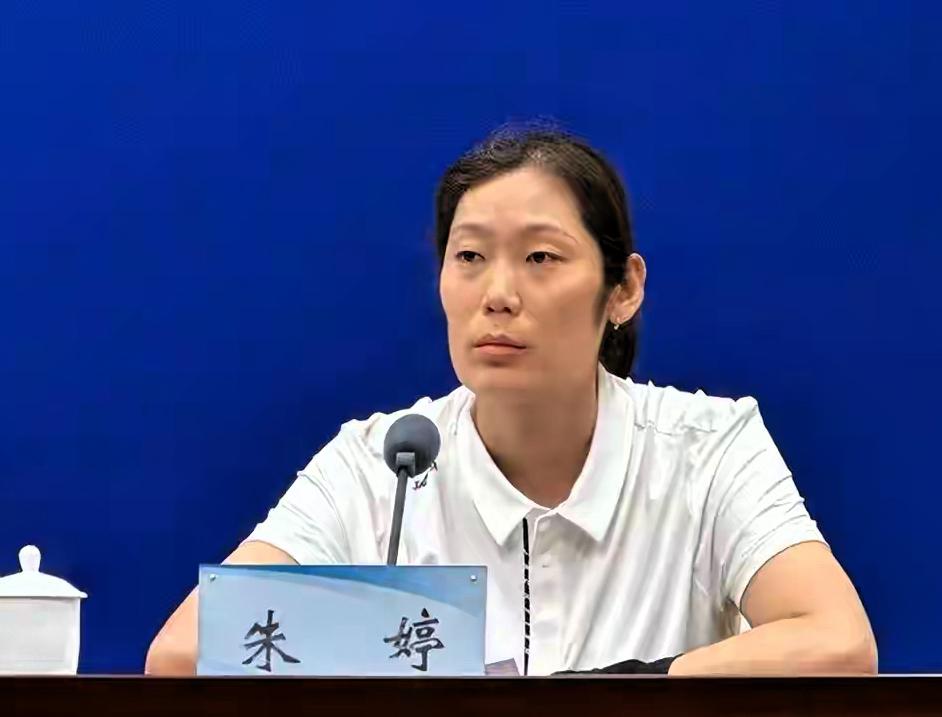 如果朱婷执教中国女排，至少会给球队带来这三种改变：1.球队氛围更轻松了，球员