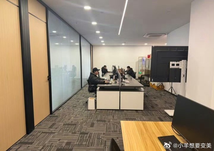 假装上班公司有员工月入七八万不是？这真是假装上班吗？？？能不能也让我假装上班一