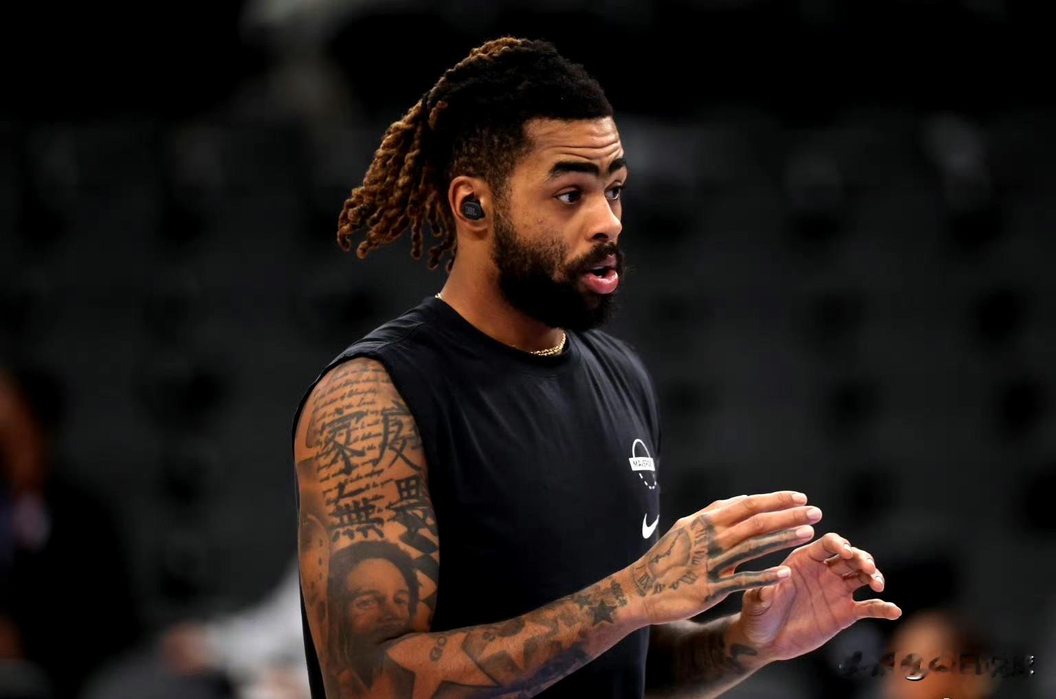 CBA上海男篮正在洽谈前NBA全明星后卫丹吉洛·拉塞尔。拉塞尔持球得分与组织能力突出，若加盟将和古德