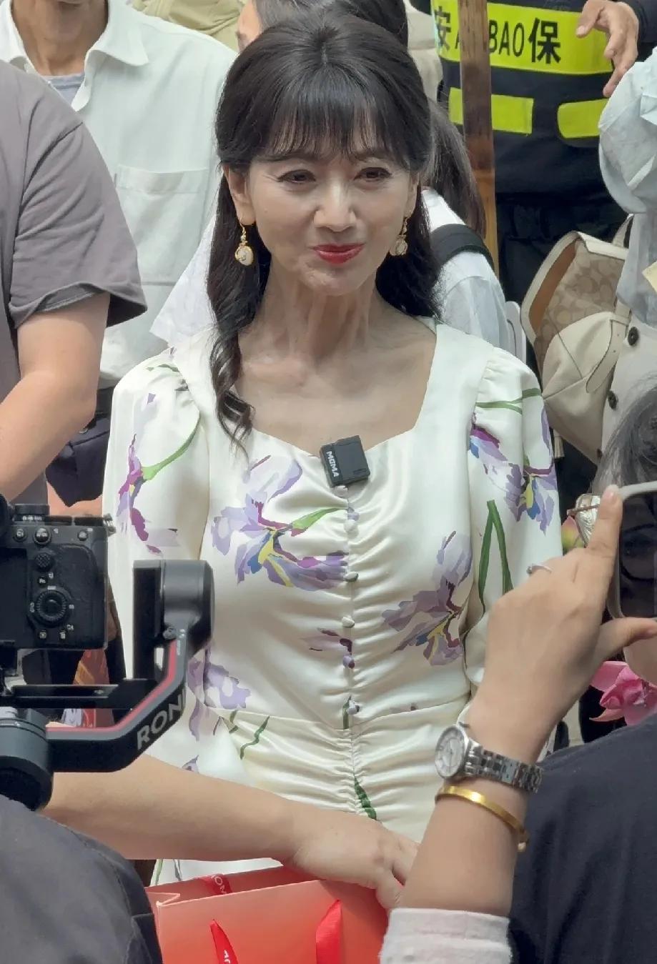 看来，人都要服老，不老女神是没有的，只能延缓。不过这个高龄，确实秒了99