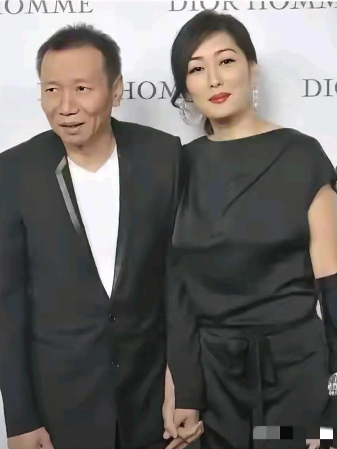 哇哦，孟庭苇的变化太大了：年轻时浅淡春山，神清骨秀，双瞳翦水，巧笑倩兮；现在虽也