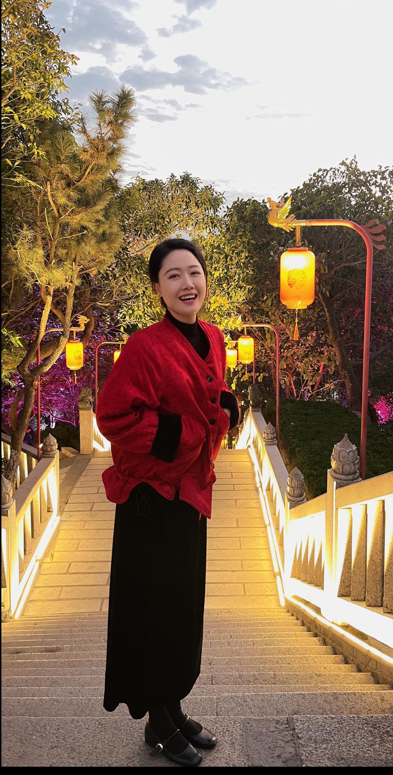 海边的风会带走烦恼，妈祖的愿力会接住祈祷原创视频大红气质这一块拿捏死死的