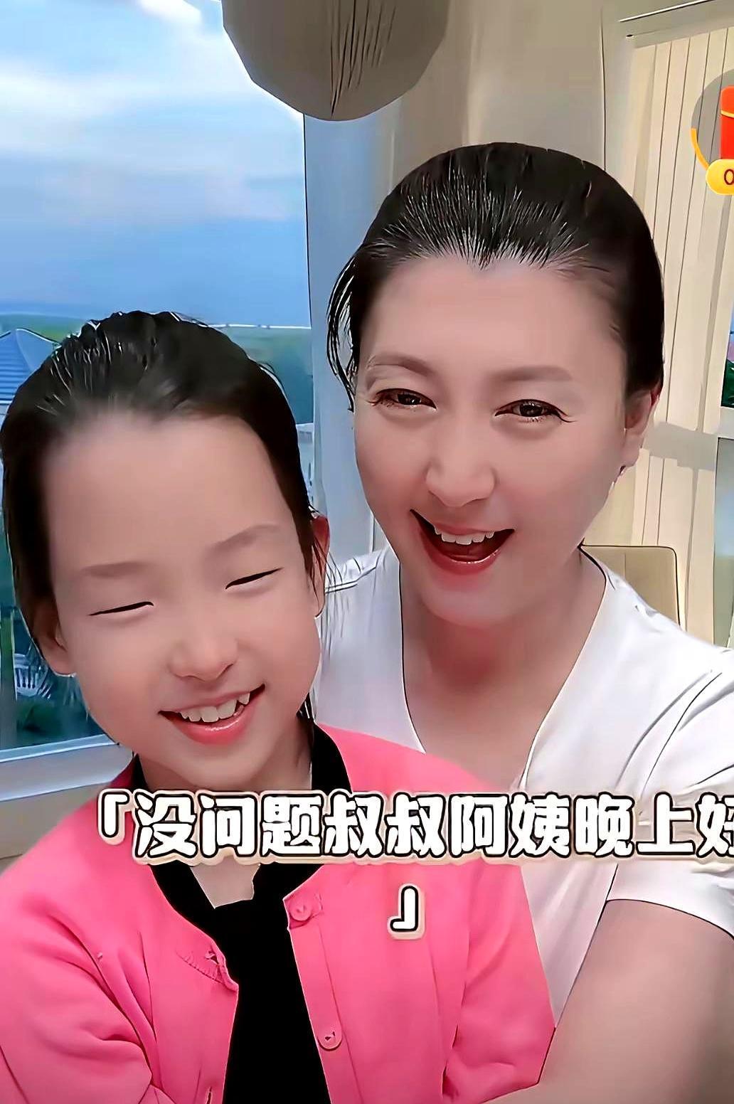 闫学晶那双忽闪的大眼睛，没传给任何一个孩子。儿子林傲霏，脸盘圆润随妈，可那