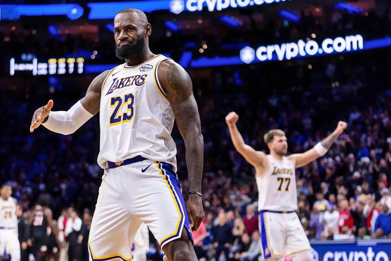 随着湖人120-114险胜灰熊，已经打完了33场比赛！！！湖人各项数据目前在联