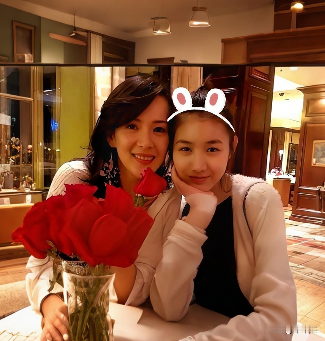 不得不服葛荟婕都站章子怡这边了这婚都离了，章子怡跟小苹果可以说没什么关系了，