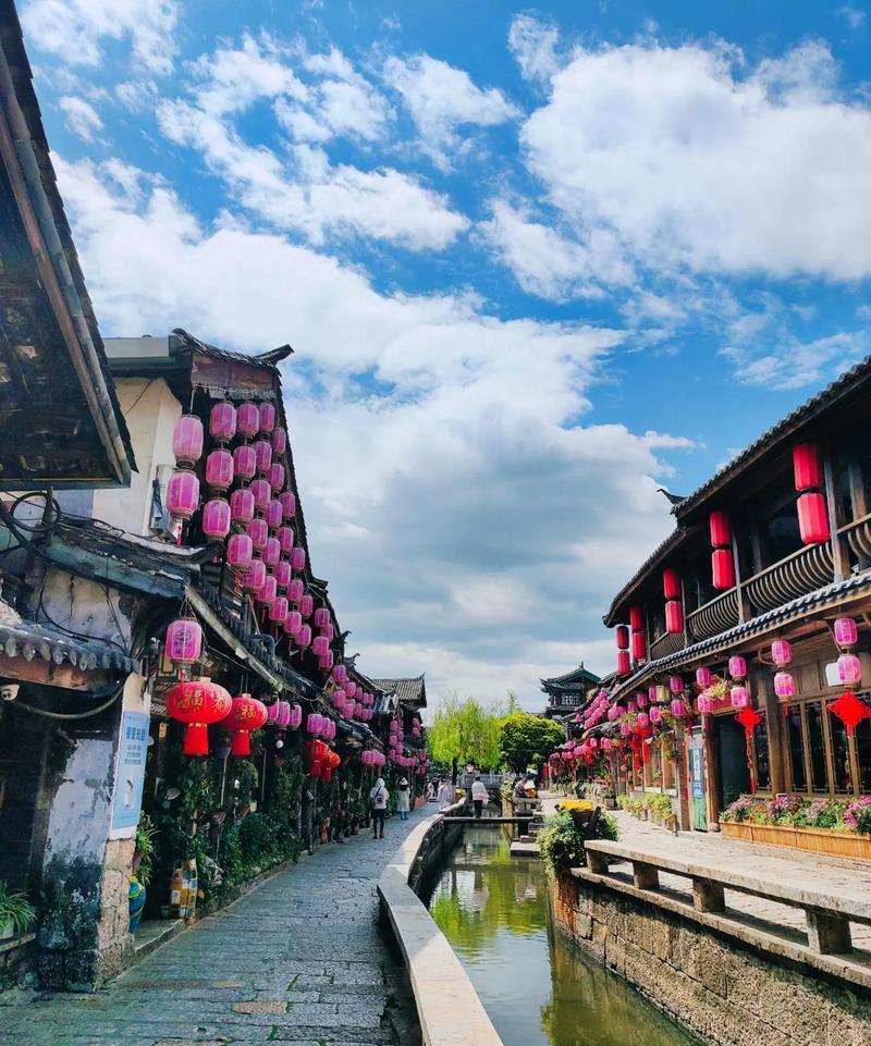 丽江古城，这是打算自我毁灭吗？媒体报道，8月1日起，游客进丽江古城需缴纳50元