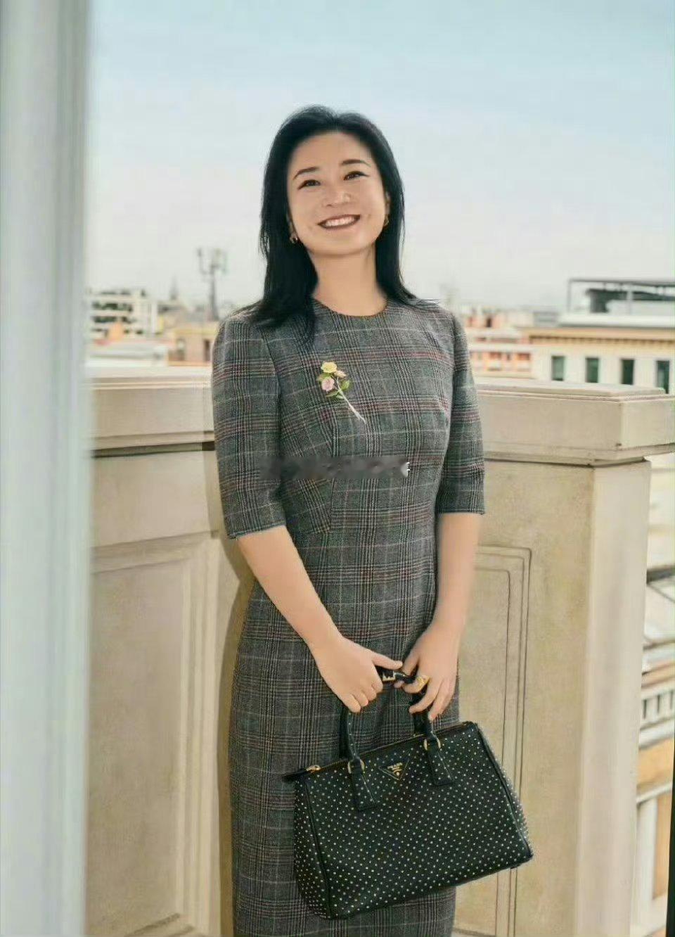 贾玲自从热辣滚烫后看起来比例更协调了。