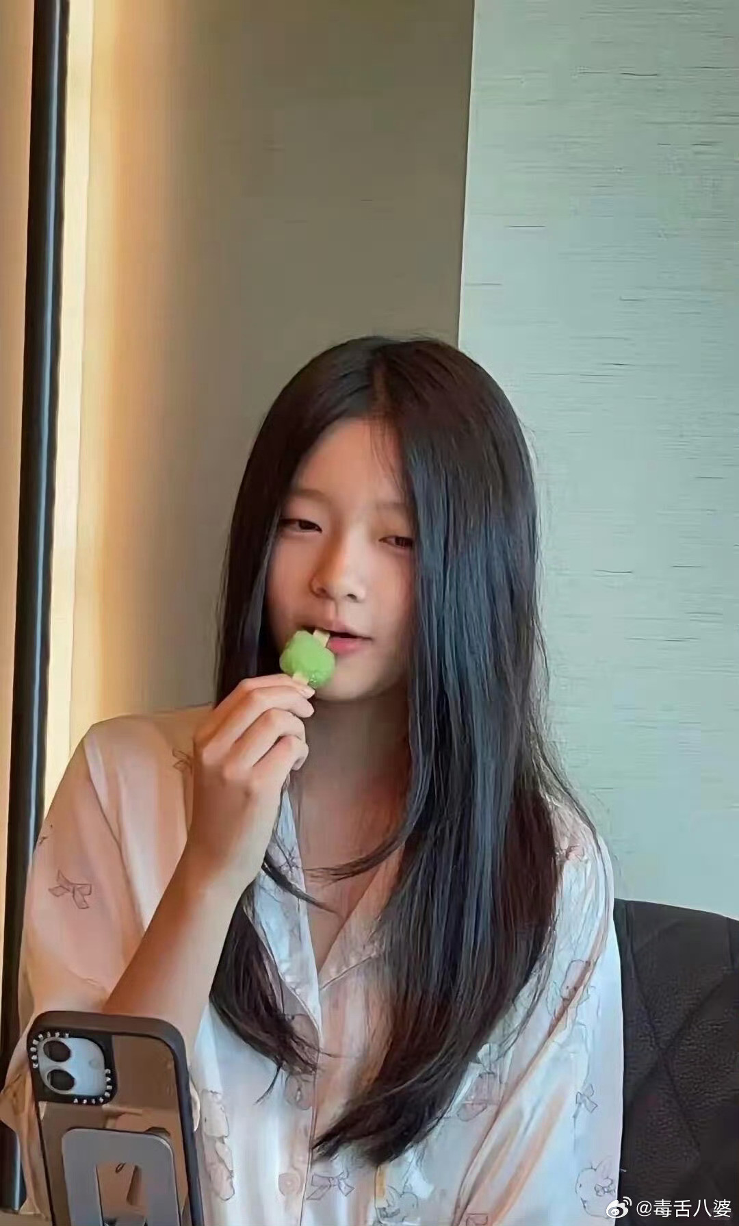 小玥儿才11岁“被小玥儿买礼物那个细节整破防了。11岁的小孩，在同父异母的弟弟出