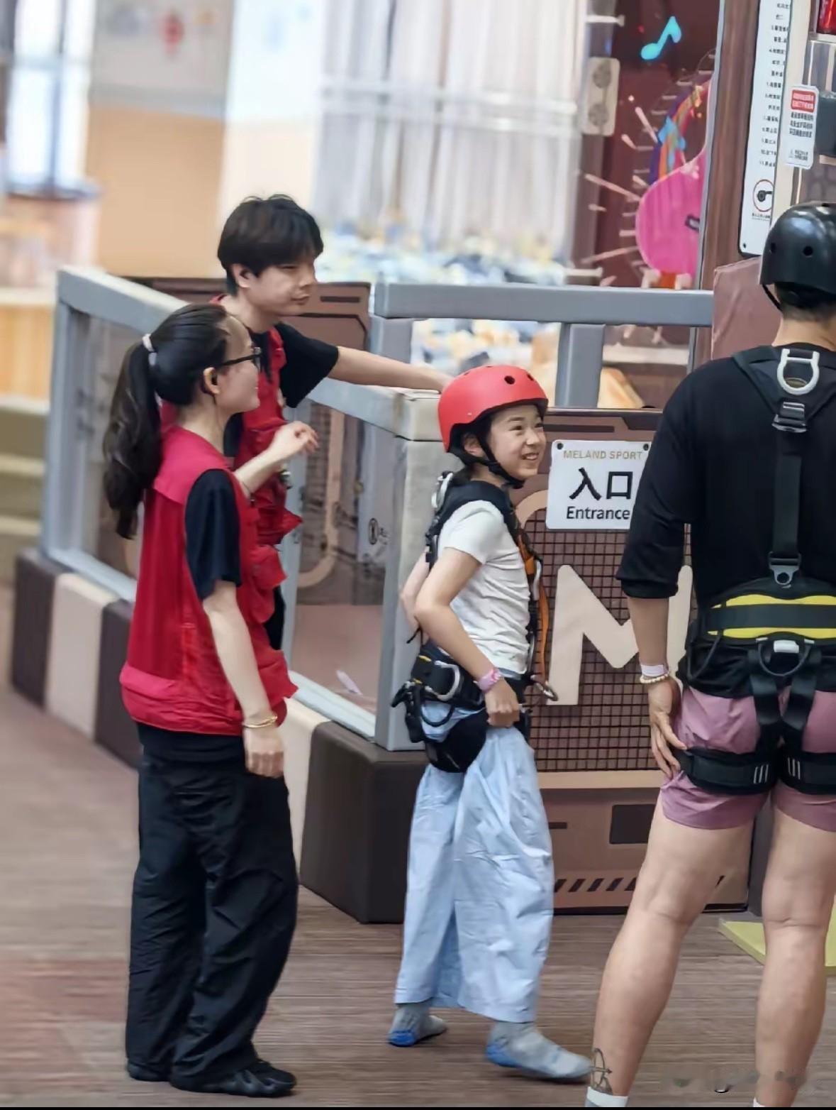 虽然高云翔缺席了小酒窝前几天的生日派对，但今天（6月2日）也就是小酒窝当天，网友
