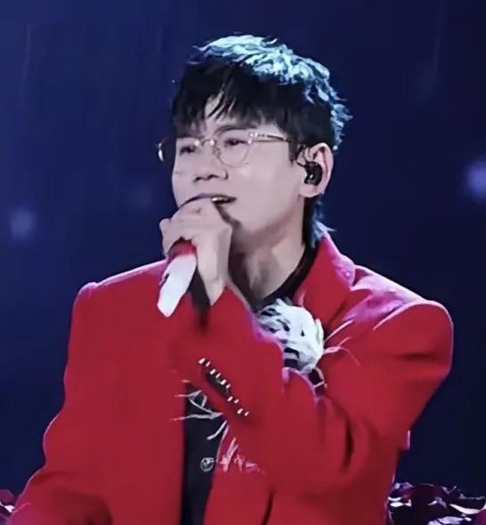 张杰演唱会成功的秘诀是什么张杰选择在北京鸟巢连开12场演唱会，很多人心中都有