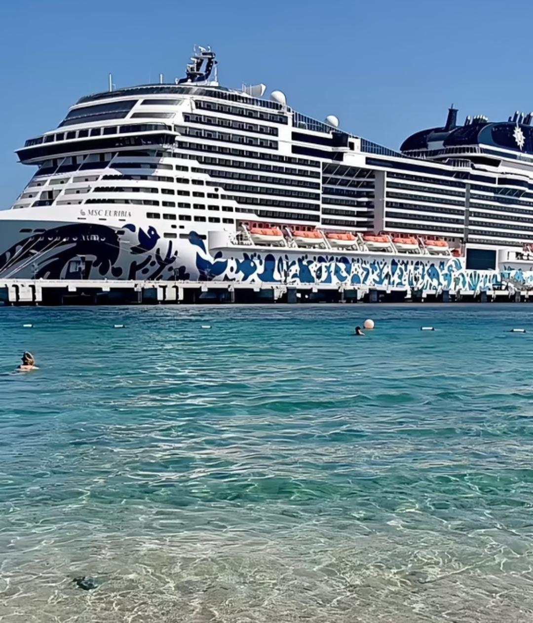 由于有很多中国游客还滞留在船上，所以神女号邮轮备受关注。据悉，船上一些欧洲游