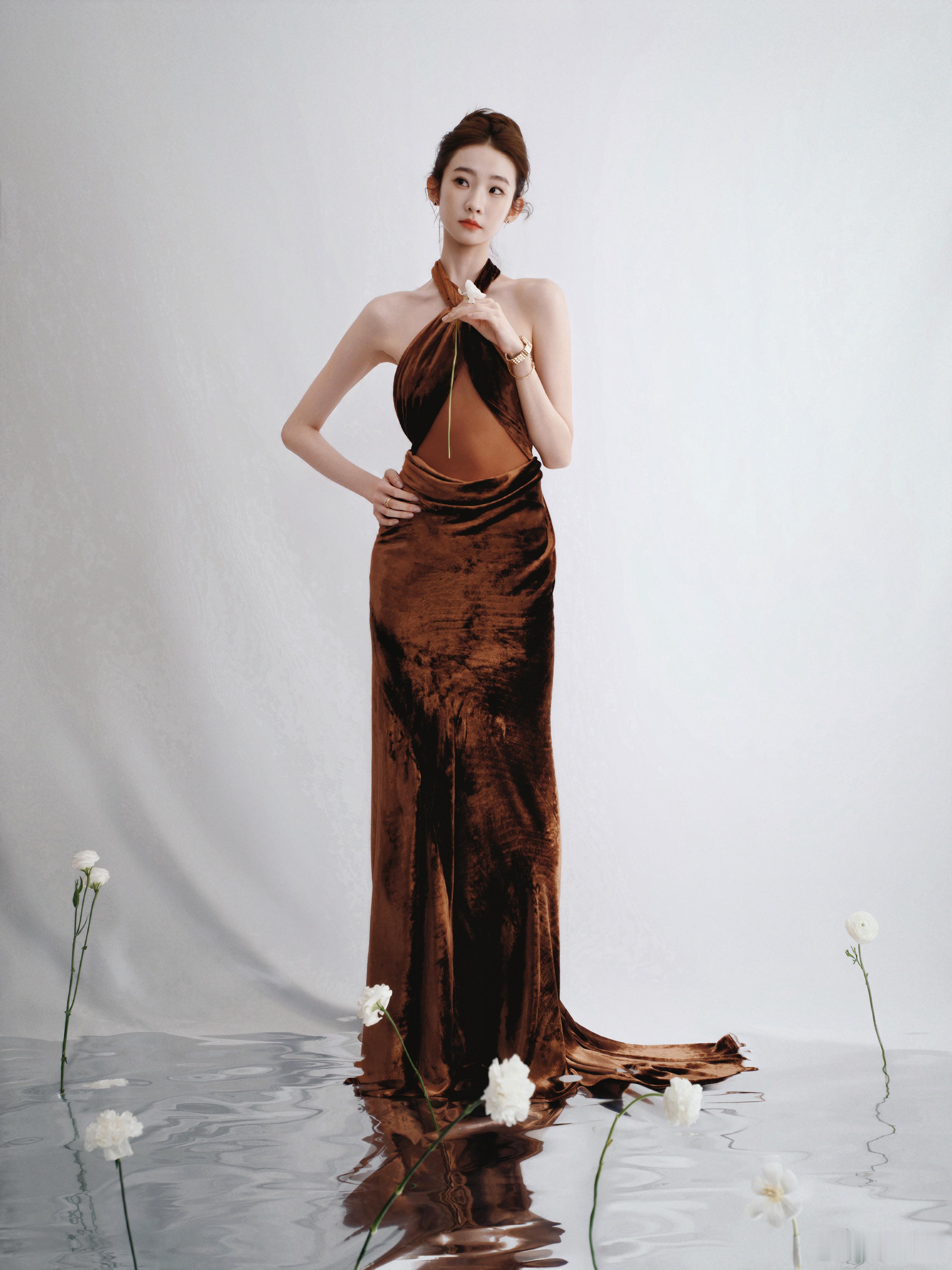 张艺凡这也太瘦了吧