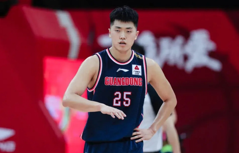 夏季联赛速递:广东87:80胜青岛。杜峰亲自带队，可惜杜峰已经不是以前的那个杜
