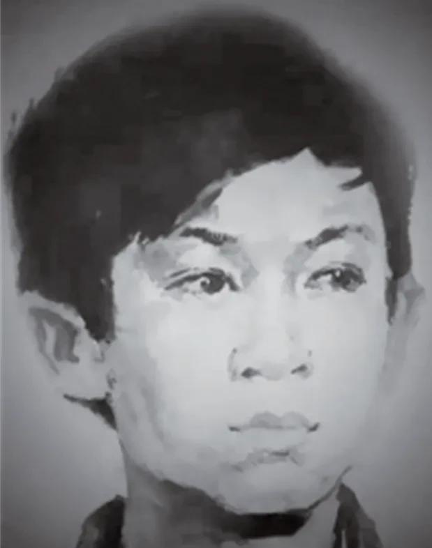 1936年，一游击队员中弹负伤，他拼尽最后的力气埋好了自己的枪。爬回家里，对父亲