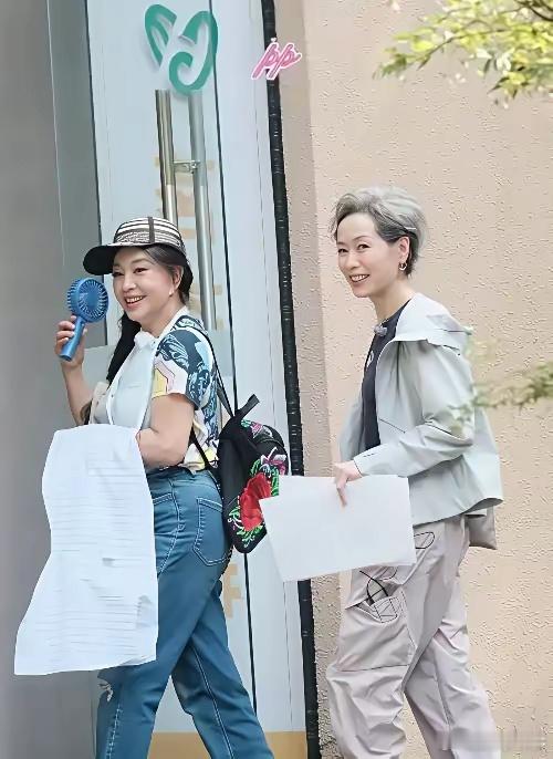 叶童太通透了，刘晓庆一句话点透真相！最新一期《一路繁花2》，叶童直言这两年比以前