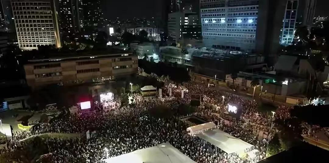 以色列现在最大的问题不是伊朗、黎巴嫩、叙利亚、哈马斯、也不是胡塞武装，而是内部问