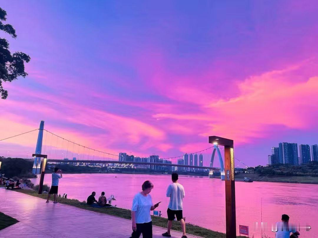 奉劝所有人，空闲时间，千万不要再刷短视频虚度光阴了。很现实的一句话：短视