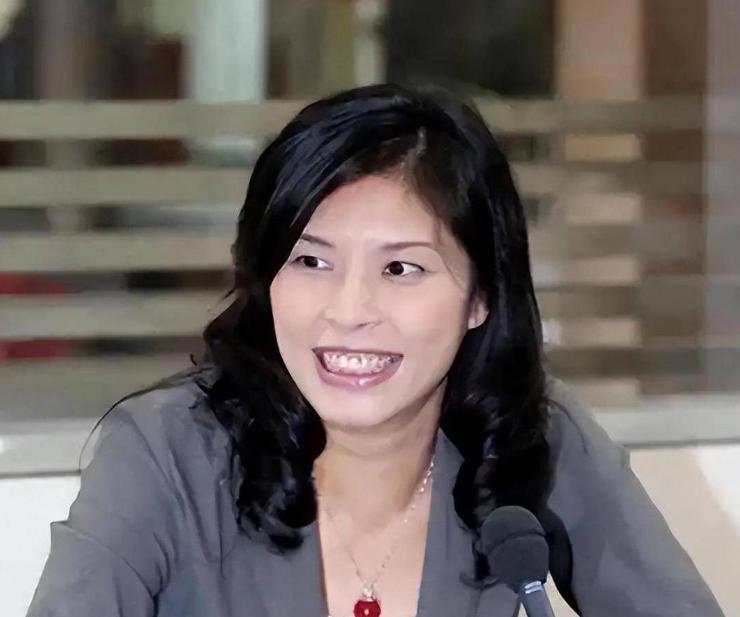 别整郑丽文了！小心她掀桌子郑丽文转身离场才是真正的风暴。党内茶壶