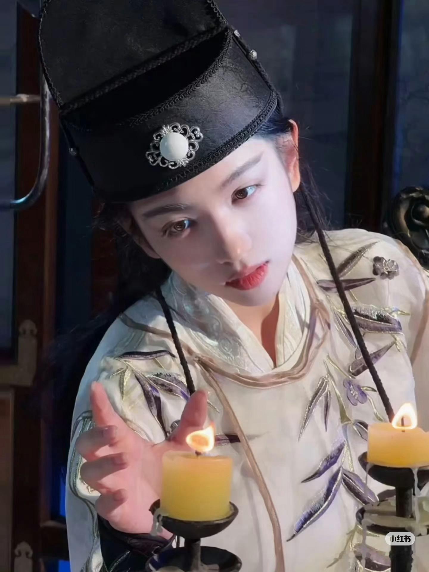卧槽卧槽这个代露娃！我允许你演男主！！谁懂这个潇洒不羁的感觉好像小说里的少年公