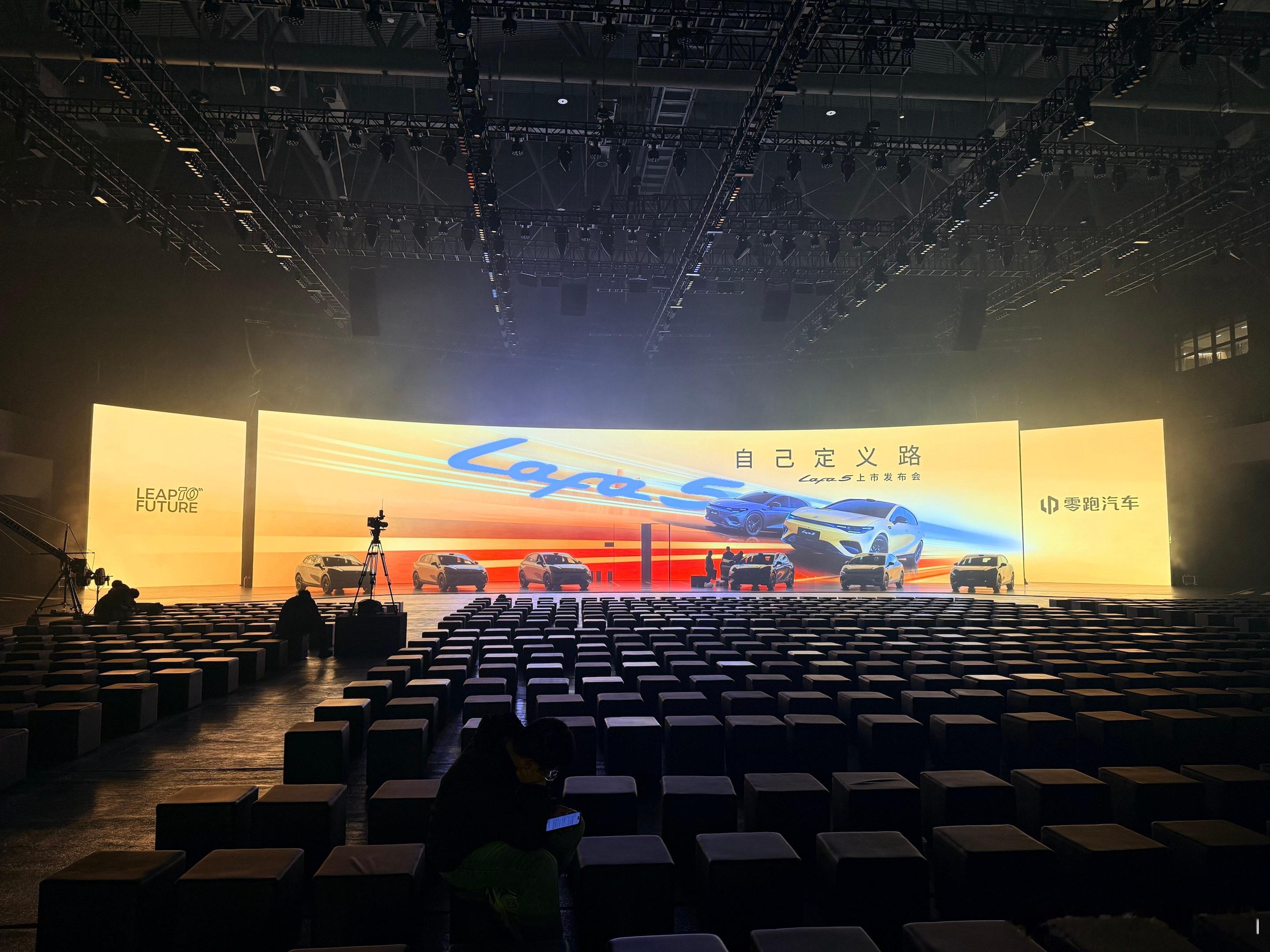 今天lafa5就要正式上市了，开完之后我发现我还是挺喜欢这车的兄弟们猜猜价格了，