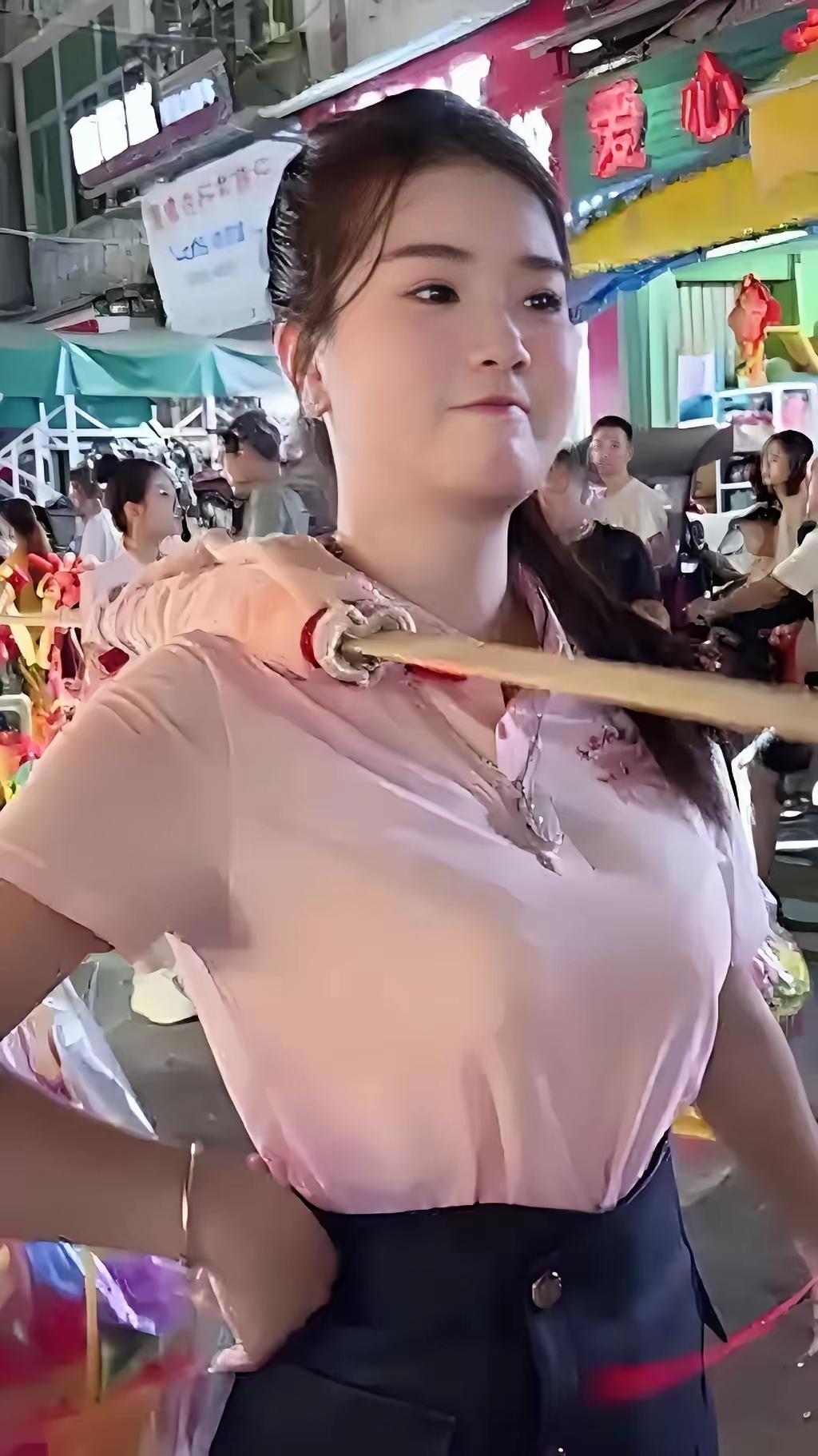 16岁的汕头女孩张奕婷，不少人都在打听她的年龄。你知道她多大吗？潮汕超甜美女