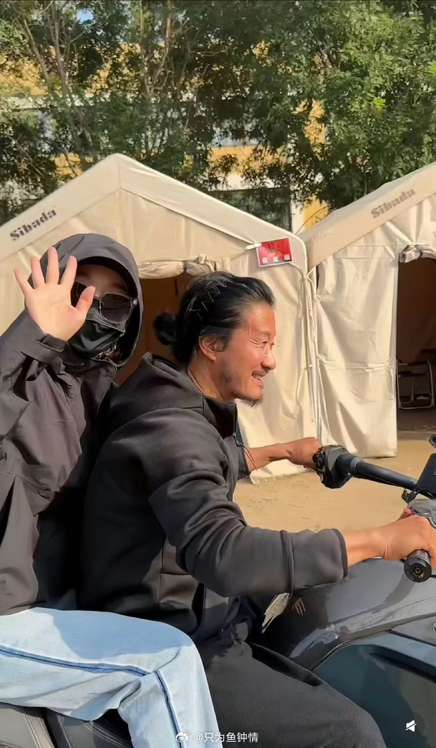 吴京夸谢楠飒吴京的应援真的太戳心了！“谢楠，只管做你自己，自有一束光因你而亮！