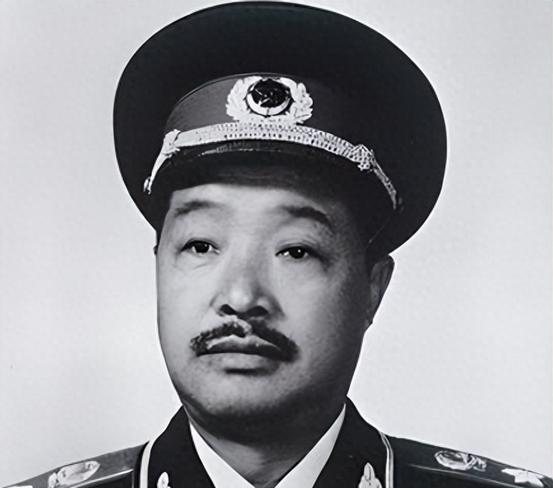 建国后，毛主席审阅元帅名单，看到贺龙名字调侃道：他可是个人才【1955年春夜，