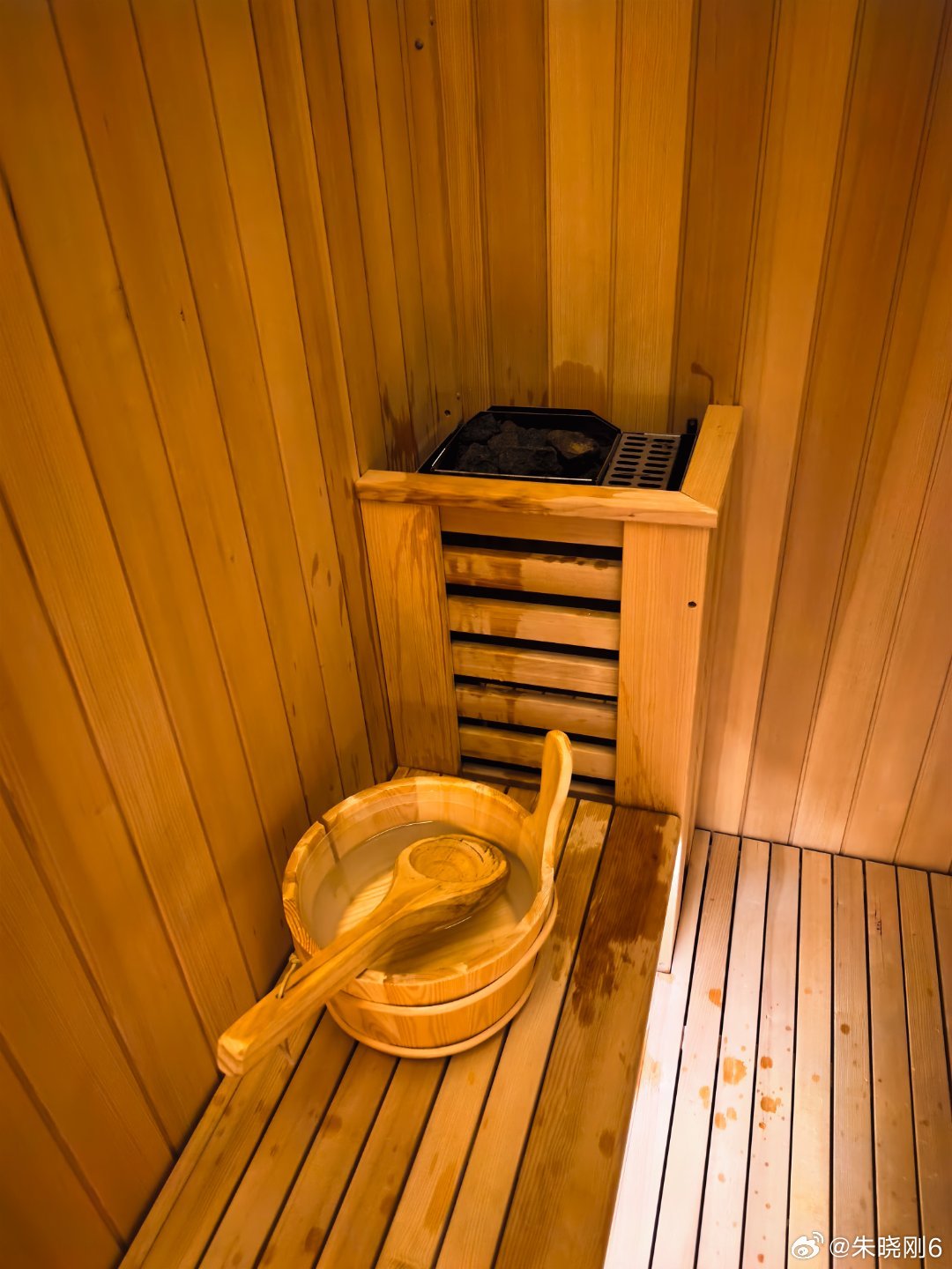 俩崽子嘚瑟一晚上，我和媳妇收拾一晚上。气炸了，排排毒