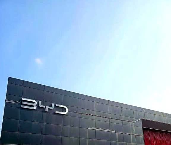 比亚迪这次的问题出在降价策略上！经销商以前进800台秦只能卖500台，现
