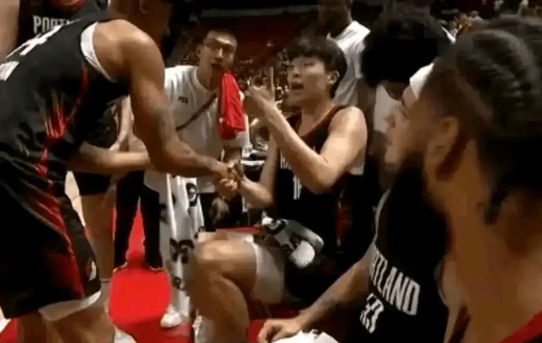 杨瀚森两场比赛结束，贡献多个表情包，整个人还是很轻松杨瀚森两场夏季联赛打完，还