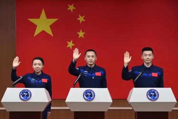 称呼不一般！黎家盈回忆，杨利伟对她说的一句话让自己流泪了！神舟二十三号乘组正式
