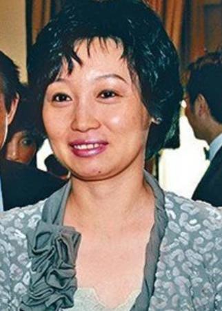 施幼珍为啥不告杜三娘？施幼珍的选择没那么简单18亿信托金确实涉及婚内财产