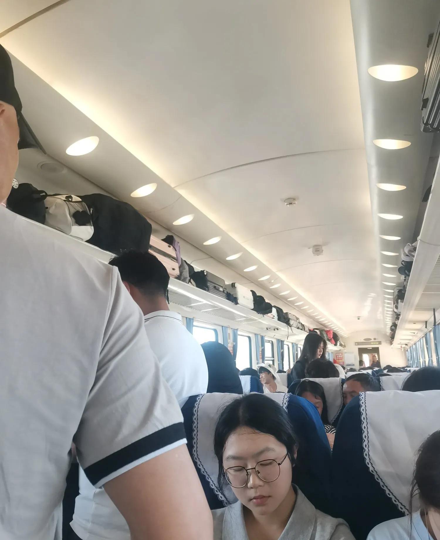 大学生毕业生，尤其是女大学生，便让父母崩溃！这令人焦虑的现状，在农村地区