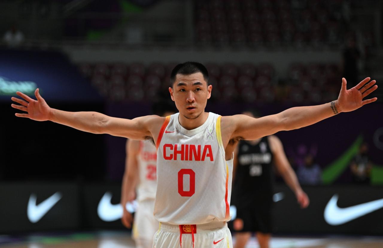 开局不佳！主场作战的中国男篮非常紧张！拥有主场优势的中国男篮在对阵韩国男篮的世