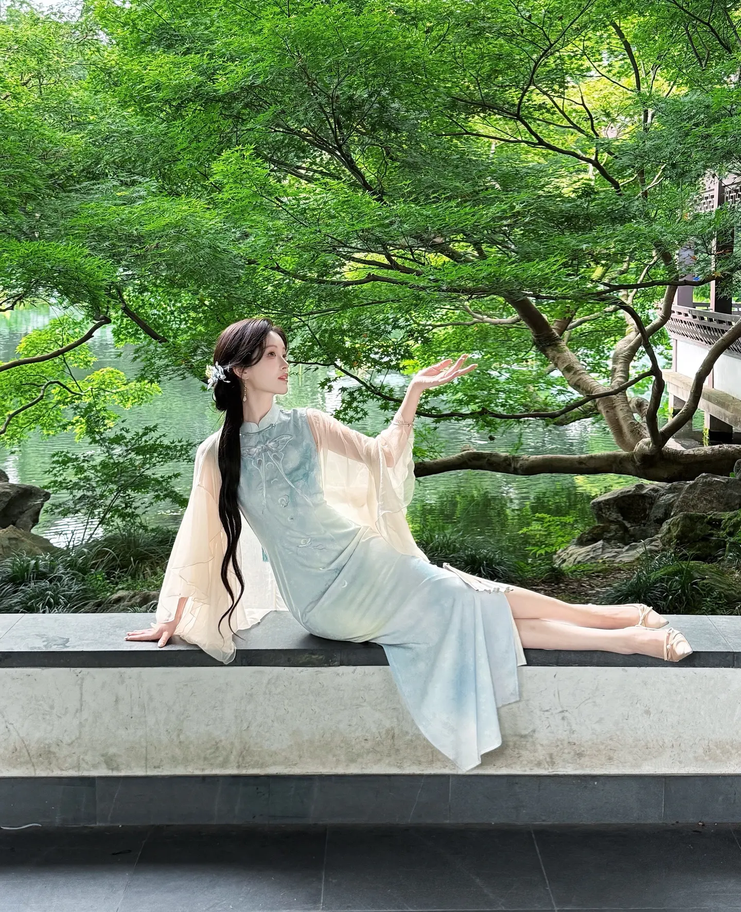 温婉新中式 一袭旗袍入江南 东方女性的古典之美 东方旗袍美学 氛围感拉...