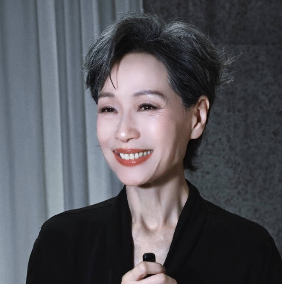不得不感慨有时候，人与人之间真的不一样同样是新白两位主演，叶童和赵雅芝却差